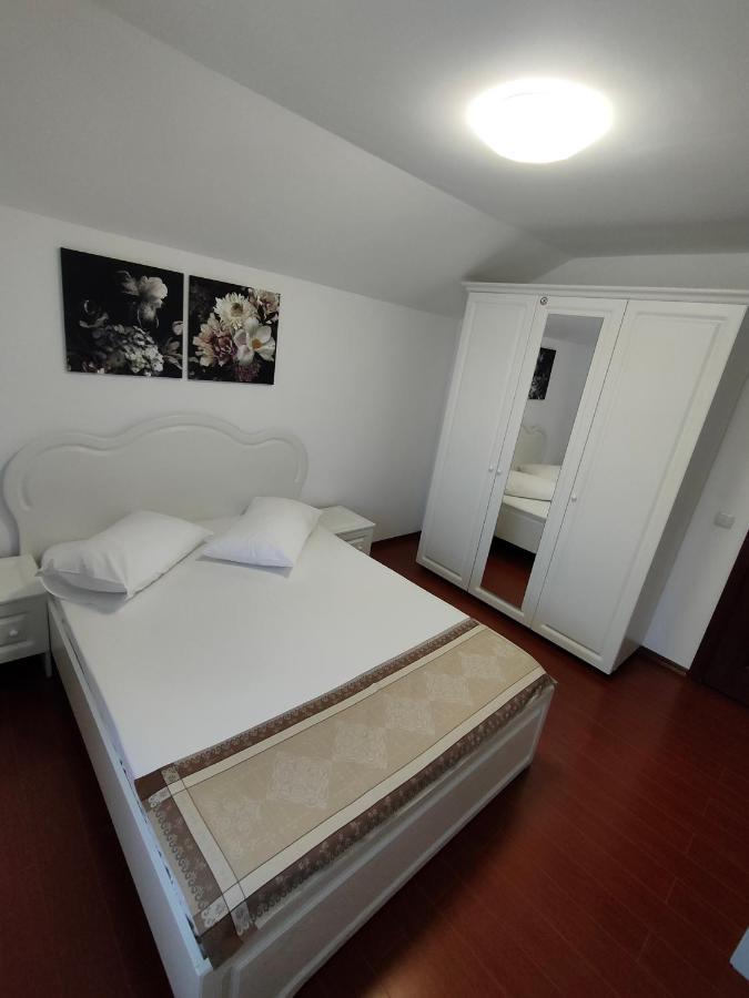 "Apartament"-Casa Genius Ploieşti Exterior foto